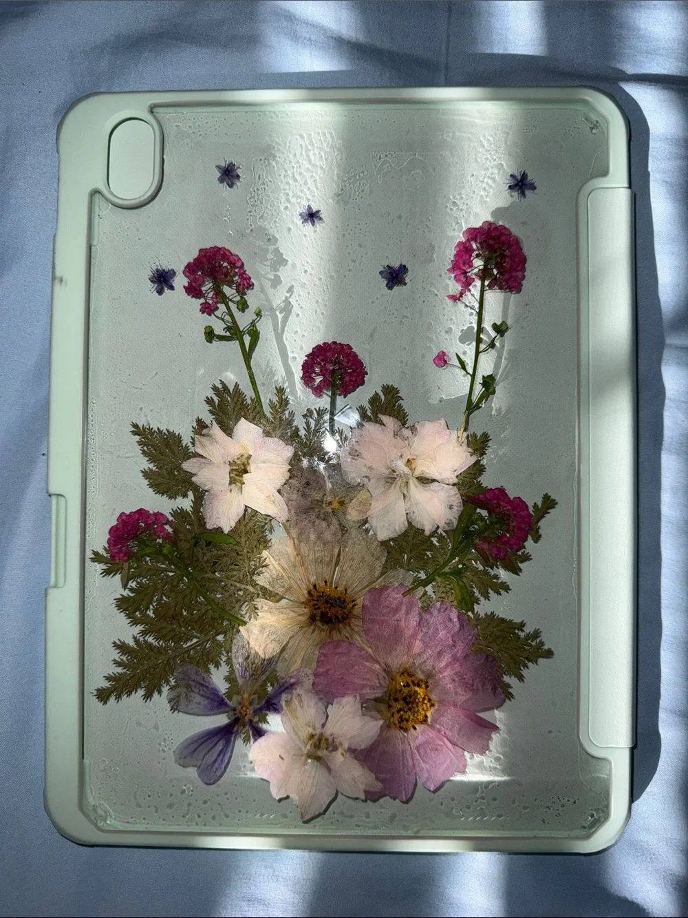 Pressed Flower Clear iPad 10th Generation Case - Mint Border